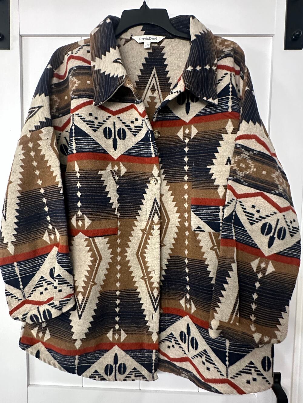 Davi & Dani Aztec women’s shirt jacket shacket in size Large